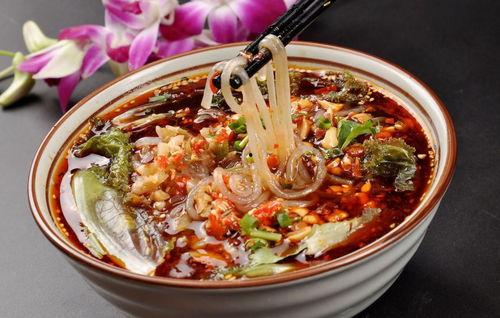 粉嘻嘻网红酸辣粉,舌尖上的潮流美食传奇