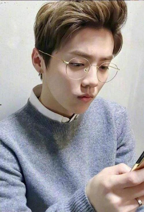 明星图片带眼镜,眼镜下的明星风采